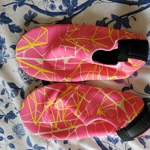 CURATED BY RUA'H KIBRIYA: Unknown Maker Chlorine-Resistant Pool Slippers